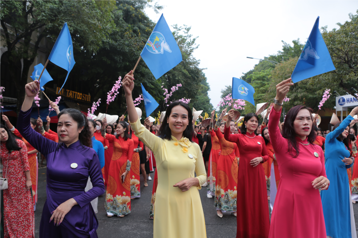 Hà Nội đồng diễn Áo dài “Phụ nữ Thủ đô Hội nhập và Phát triển” Năm 2023 (29/10/2023)